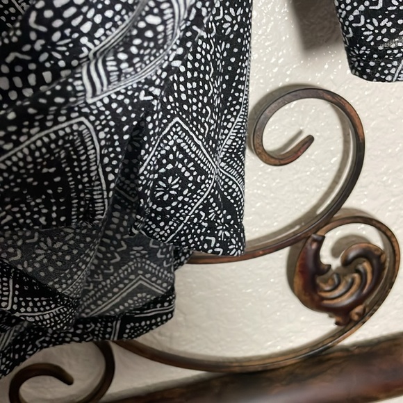 Women’s size large H&M polyester blouse - Picture 5 of 13